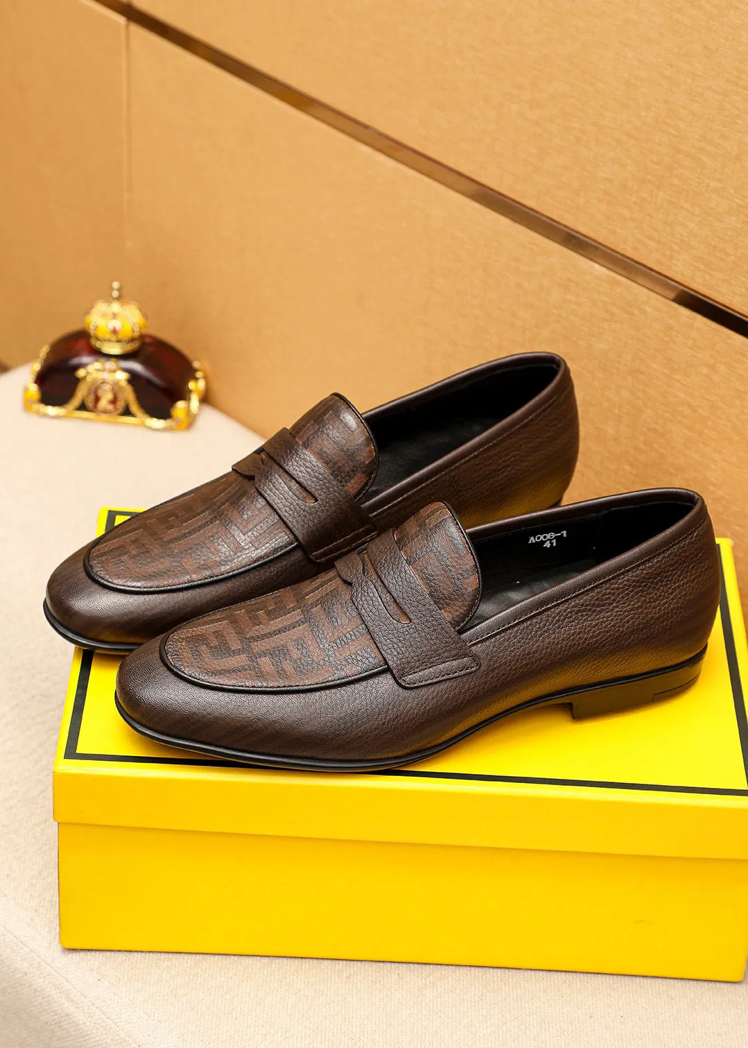 Men's shoes 💰442 💐 Product trademark: FENDI [Fendi] casual leather shoes Regular size: 38-44 (45🉑️customized) Product materials: Selected imported first-layer calfskin upper, imported cowhide leather lining. Strong three-dimensional visual effect, rubber outsole Color: 1⃣️color optional